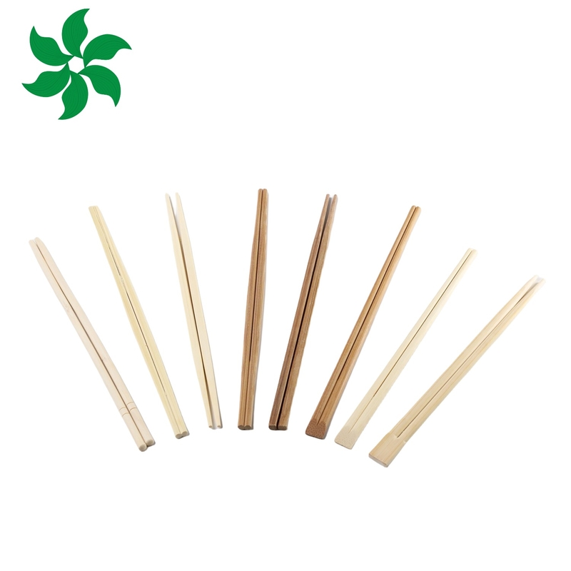 Des baguettes en bambou rondes en bambou naturel pour les besoins des clients.
